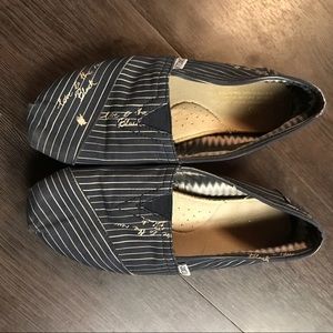 “Love is the New Black” Toms